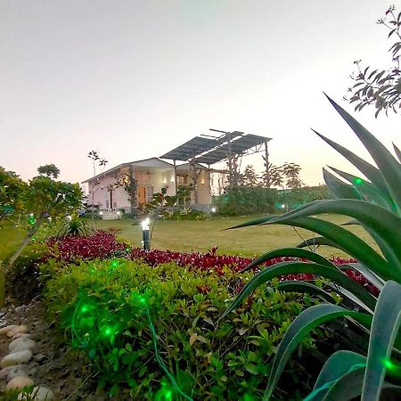Shaw Estate-Farm House For A Small Parties-Jp Farm เกรทเตอร์นอยดา ภายนอก รูปภาพ