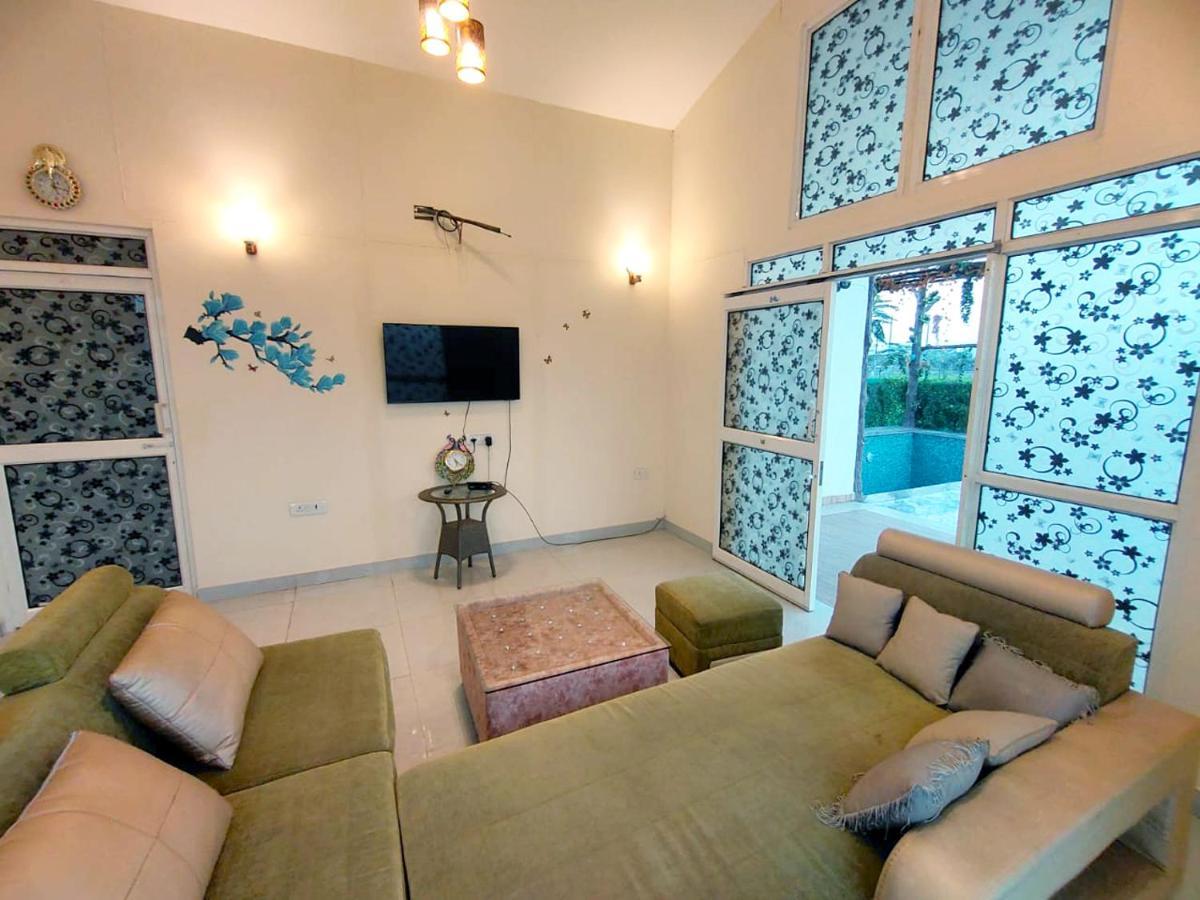 Shaw Estate-Farm House For A Small Parties-Jp Farm เกรทเตอร์นอยดา ภายนอก รูปภาพ