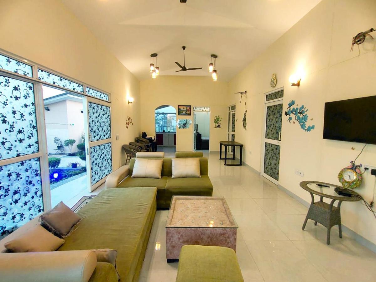 Shaw Estate-Farm House For A Small Parties-Jp Farm เกรทเตอร์นอยดา ภายนอก รูปภาพ